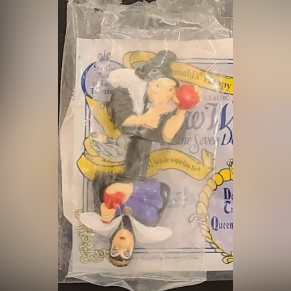 Snow White and the Seven Dwarfs Happy Meal Toys - Picture 8 of 8